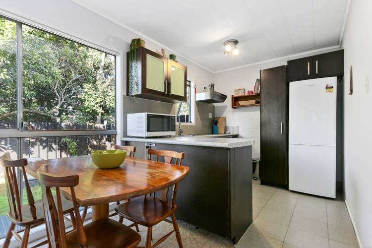 5/109a Te Atatu Road Te Atatu South_5