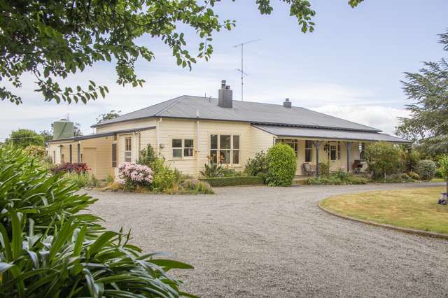 1937 Lake Ferry Road Pirinoa_2