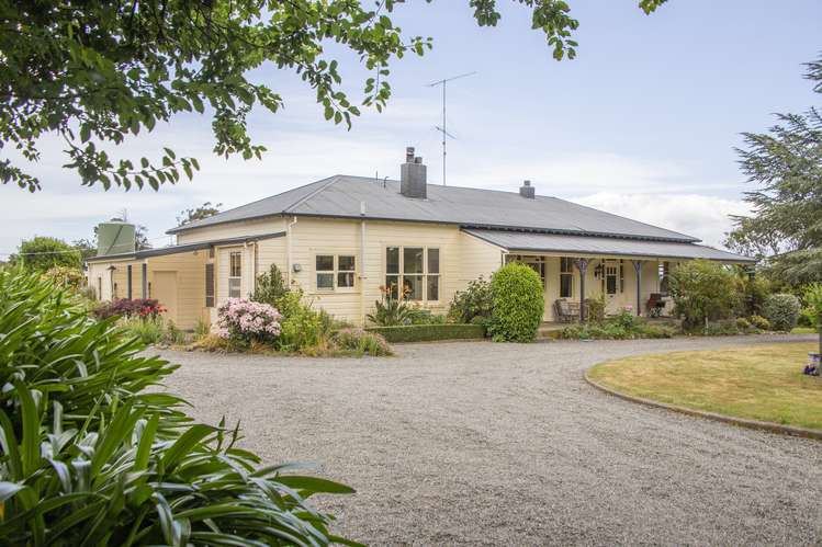 1937 Lake Ferry Road Pirinoa_2