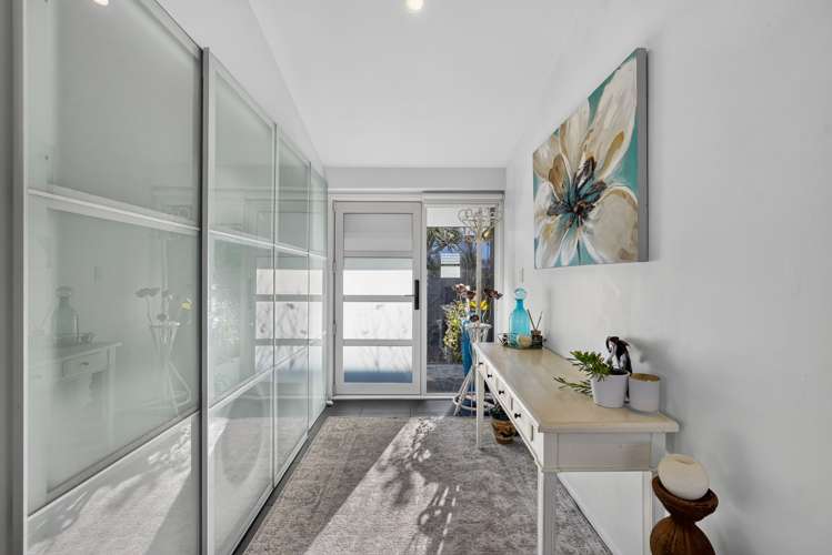 1/64 Seaview Road Castor Bay_25