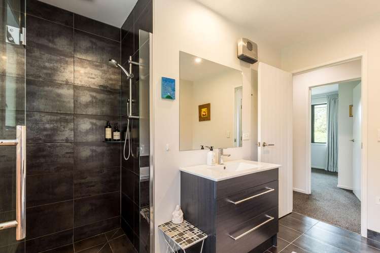 16 Charles Douglas Place Franz Josef / Waiau_13