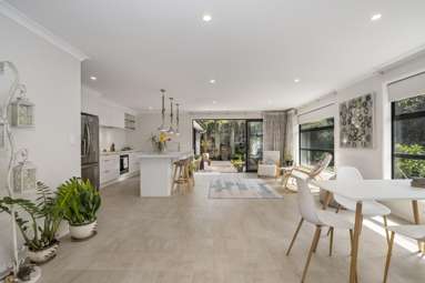 11 Lakeside Terrace_1