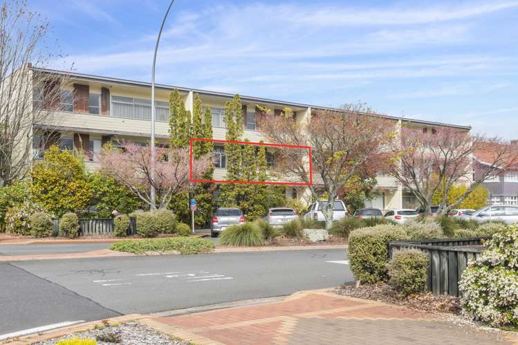 7/1221 Hinemaru Street_0