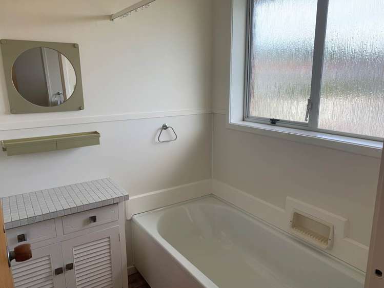 272 Royal Road Massey_12