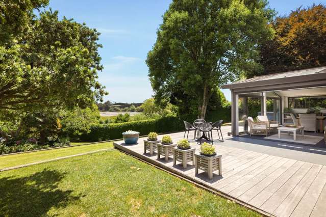 Secluded Coastal Perfection in Te Puna