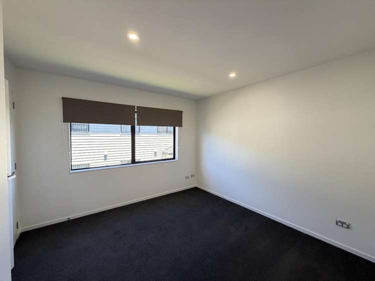 21 Eros Road 10673_13