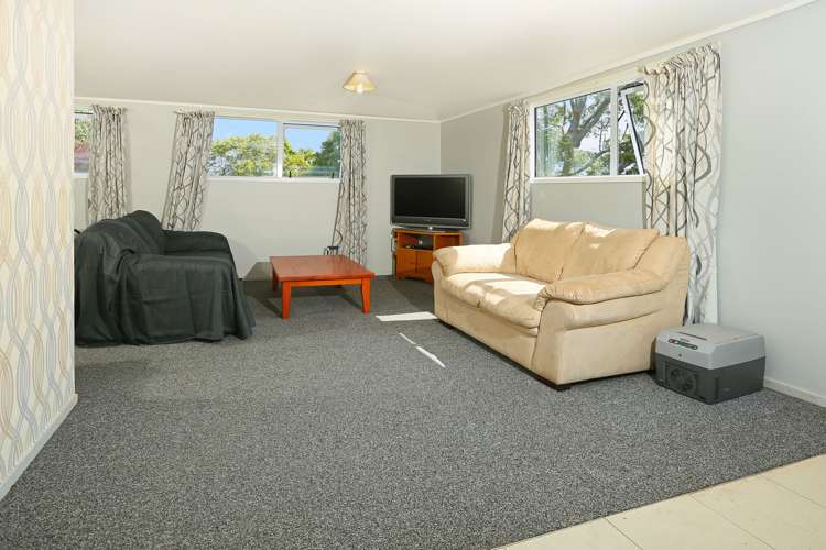 124 Flanshaw Road Te Atatu South_5