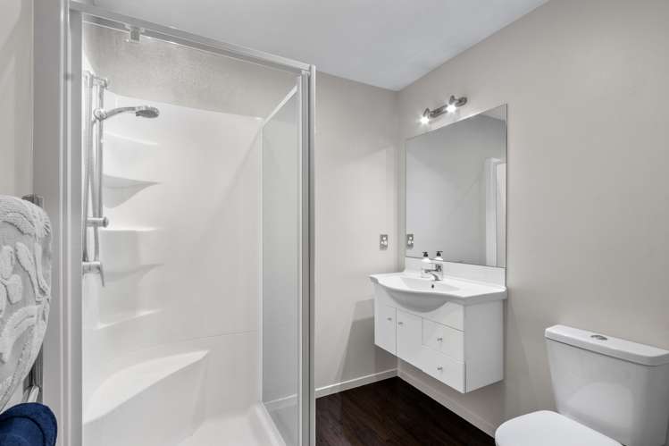 12 Henley Green Northwood_10