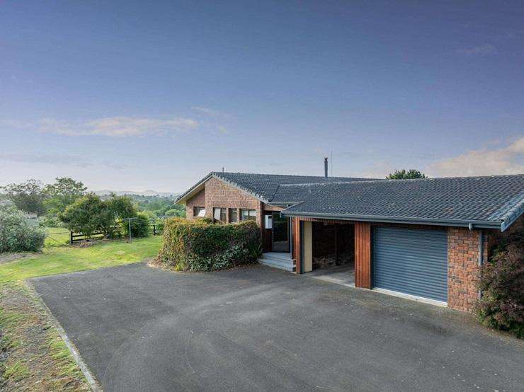 Zoo snaps up neighbouring house for $2m, spends $340,000 over RV