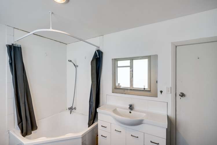 1240 Cunningham Crescent Mayfair_10