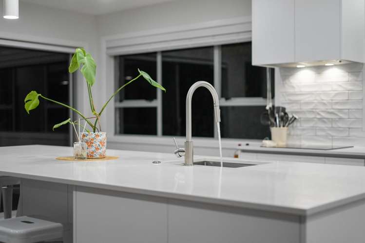 24 John Dee Crescent Red Beach_10