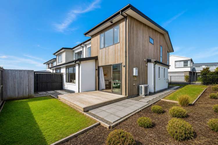6 McArthur Close_1