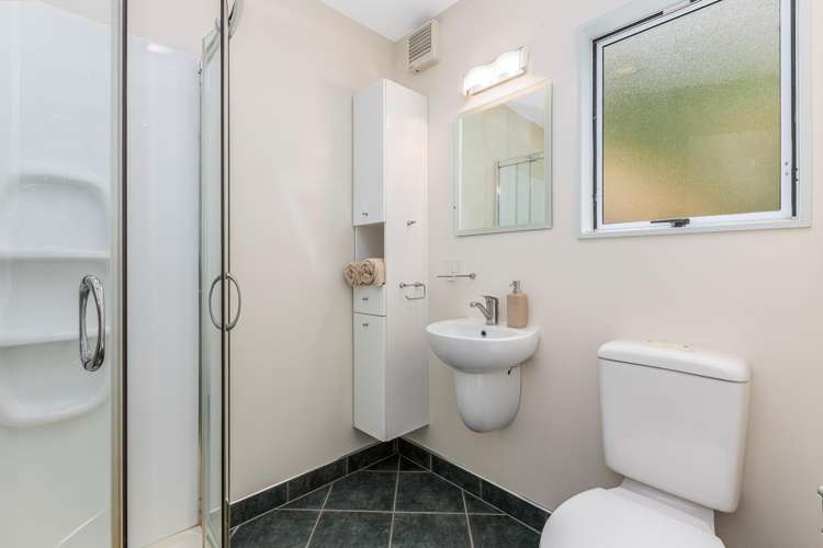 2/418 Queens Drive Lyall Bay_16