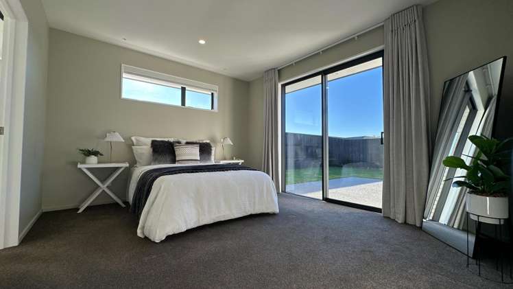 40 Strowan Avenue Elgin_11