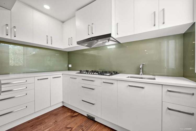 56c Shelter Drive Greenhithe_15