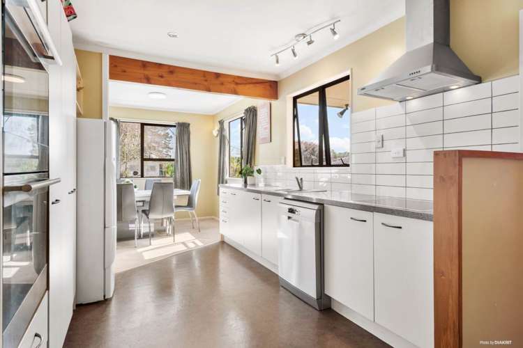 289 Royal Road Massey_12