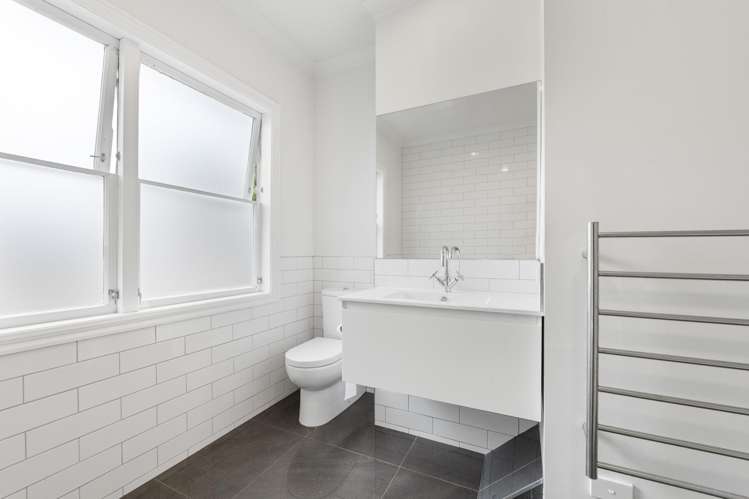 54 Waiwaka Terrace Strandon_13