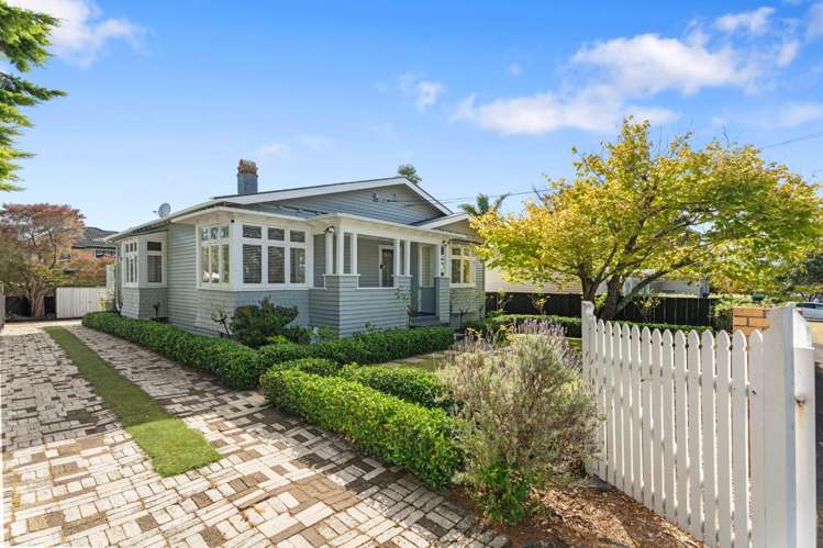 3 Fairlands Avenue 1823_23