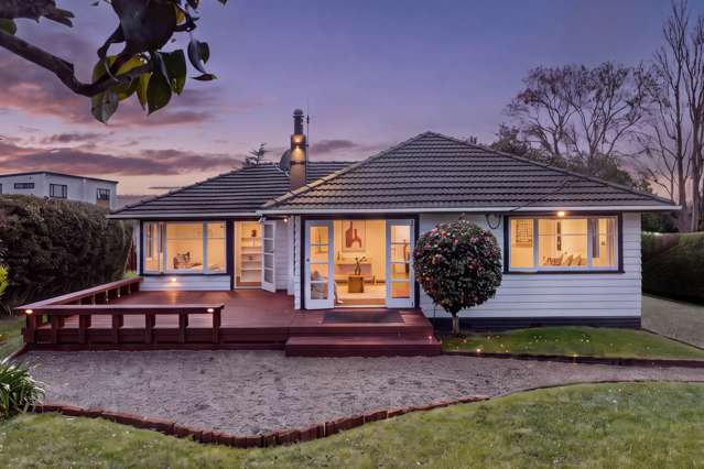 Picture Perfect Peninsula Bungalow