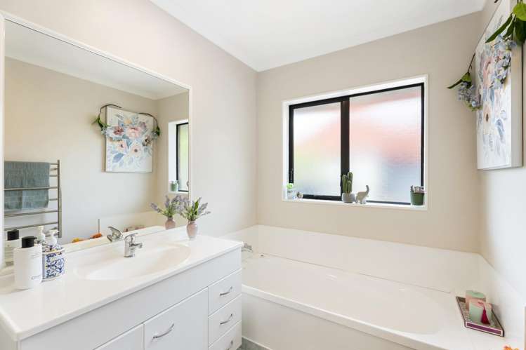 52 Wattle Farm Road Wattle Downs_14