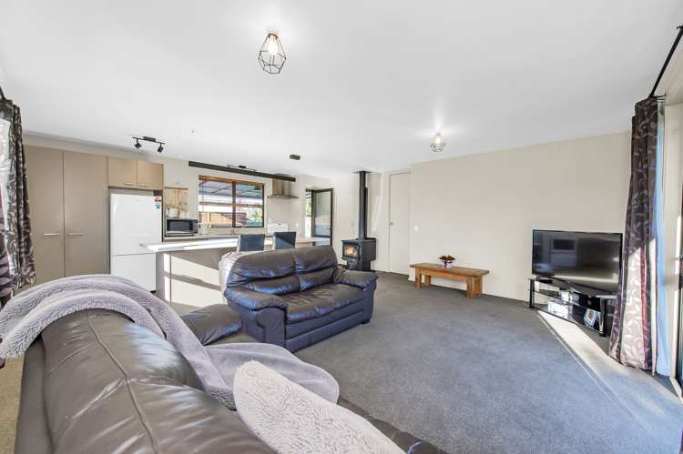 4 School Lane Kirwee_6