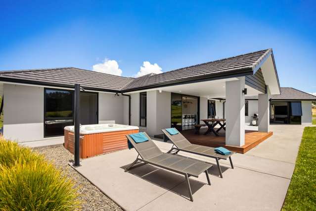 160sqm shed with upscale home