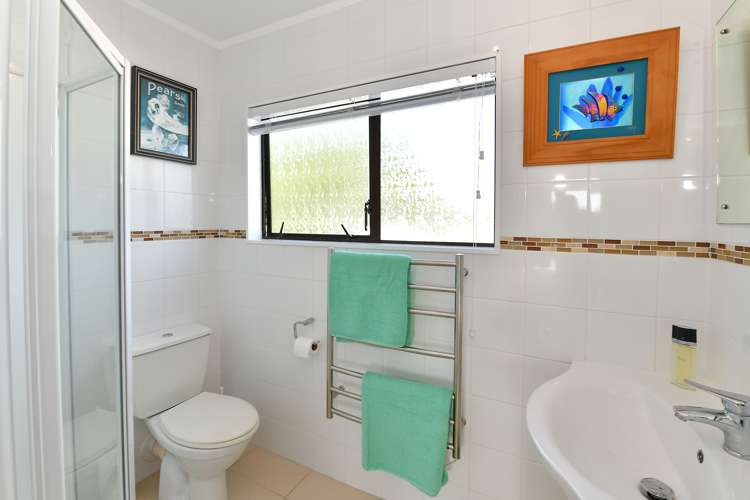 4 Centreway Road Orewa_16