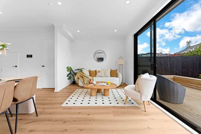 Freestanding + 2 Ensuites + BBI & Macleans Zone