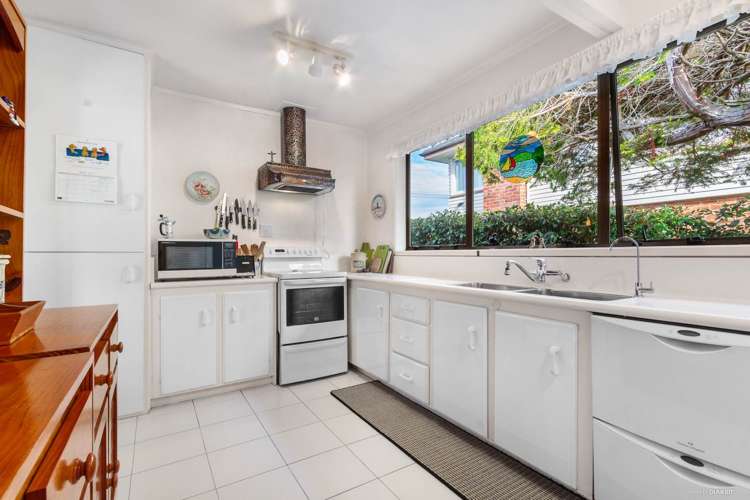 62 Tirimoana Road Te Atatu South_9