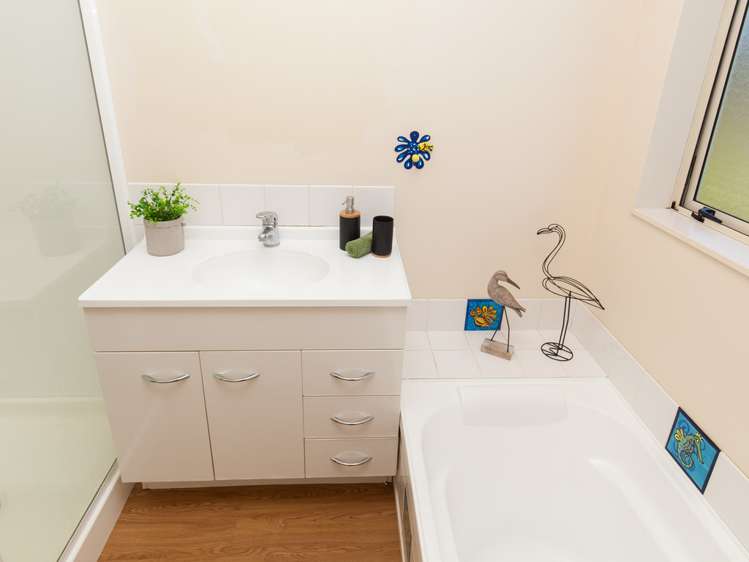 19 Tutchen Avenue Raglan_16