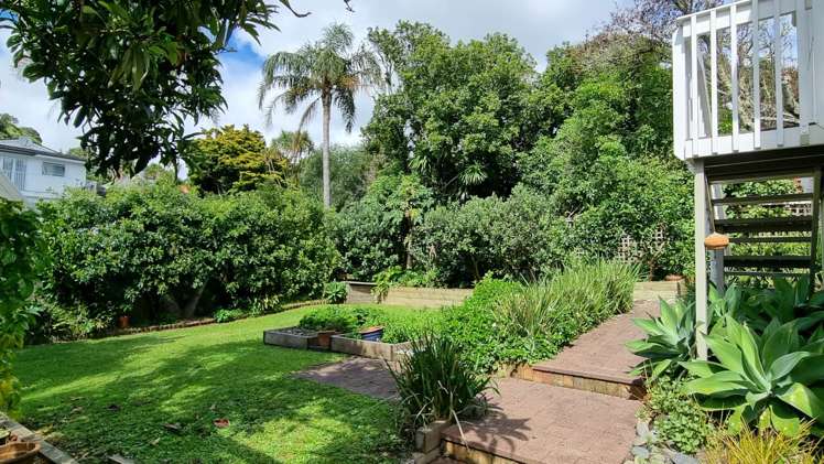 14 Owens Road Devonport_26