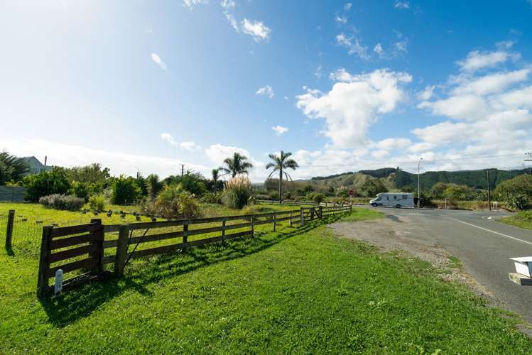 2 and 4 Waikawa Beach Road Manakau_10