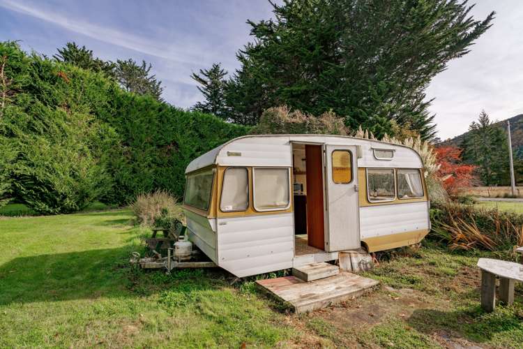 8 Roches Lane Lumsden Surrounds_5