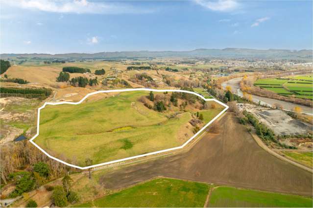 27.95ha bareland with consented development