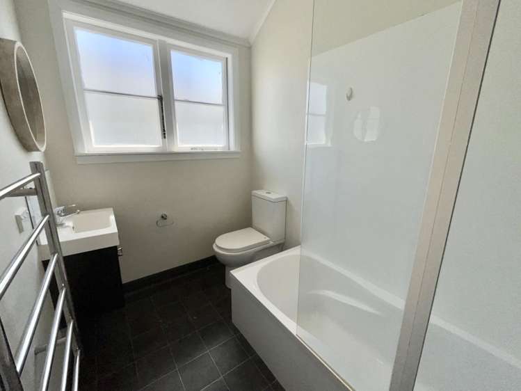  17 Hall Crescent Epuni_9