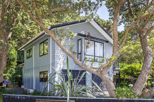 Cosy Coastal Classic!