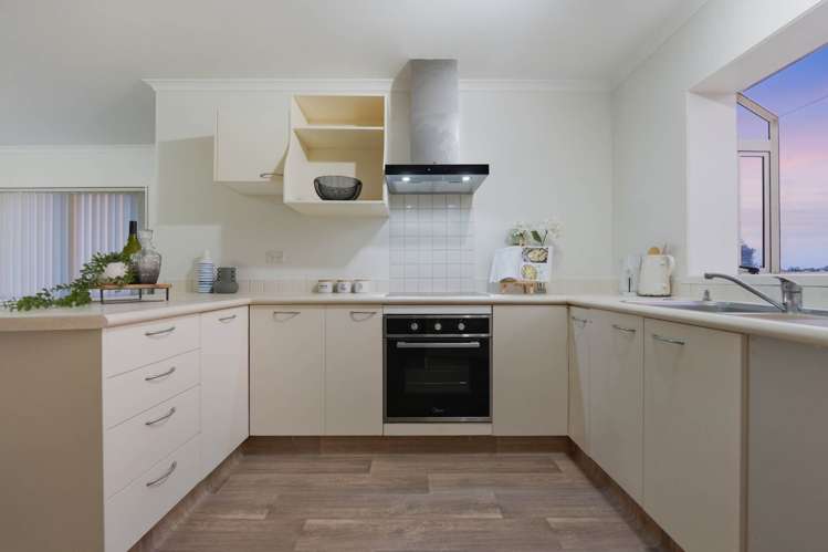 6 Hansworth Place Flat Bush_6