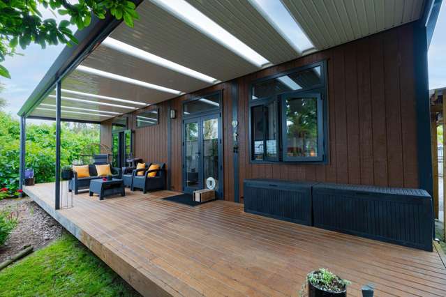 Timeless 1910s Charm with Modern Versatility