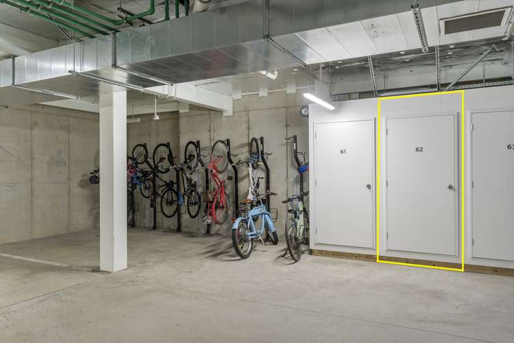 202/1 Kimiora Street Three Kings_15