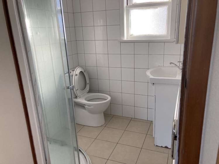 2/10 Ocean View Road Northcote_7