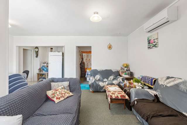 Cozy 2-Bedroom in Prime Henderson Location