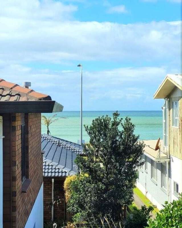 6 month tenancy - BEACH FRONT PARADISE - FULLY...