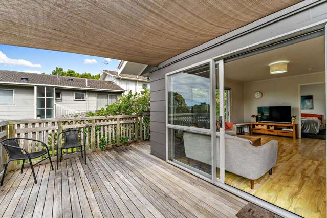 2/247 Wairau Road Totara Vale_3