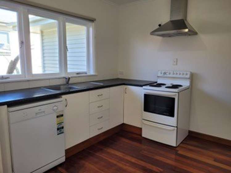  45 Sylvan Crescent Te Atatū South_1