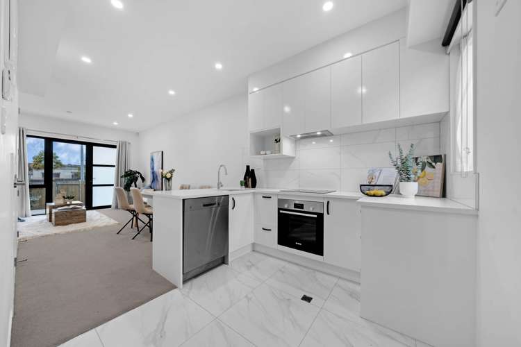 2/112 Moore Street_5