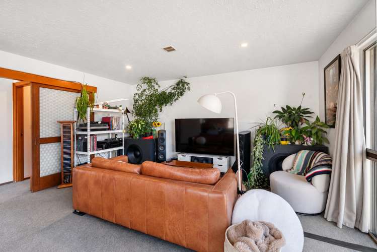 2/18 Peer Street_4
