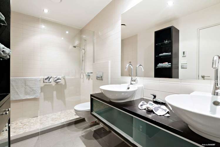 7/16 Beach Front Lane Browns Bay_12