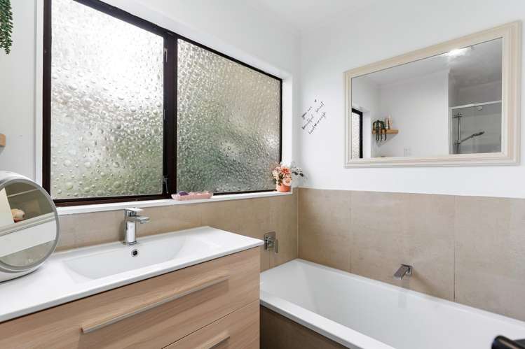 25 Sunningdale Street Wattle Downs_16