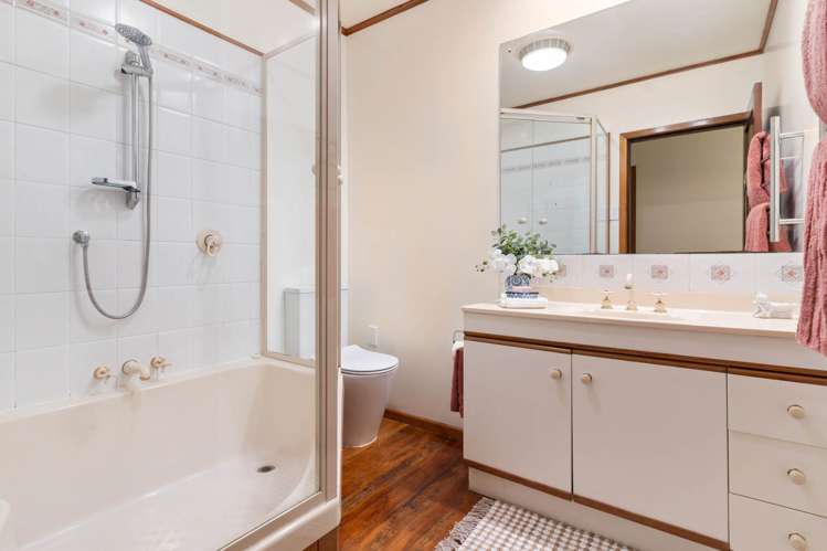 77 Carter Road Oratia_23