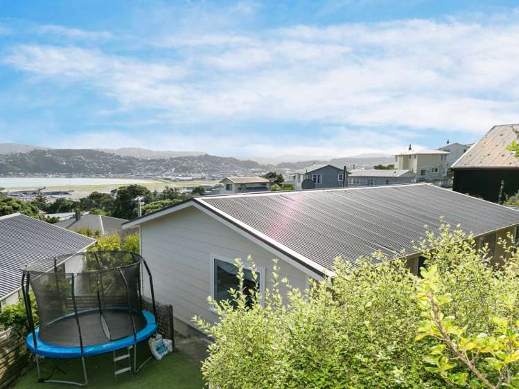 27 Tukanae Street Strathmore Park_13